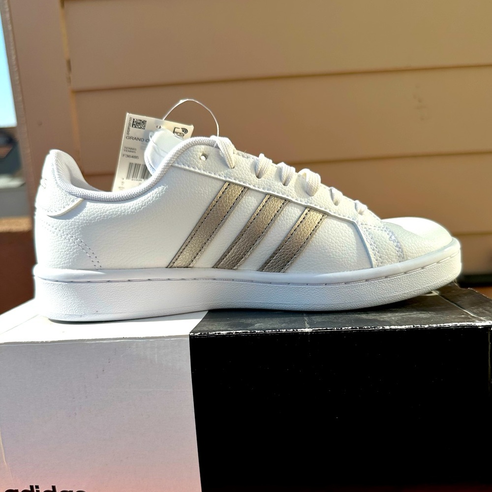Adidas - Picture 4 of 5